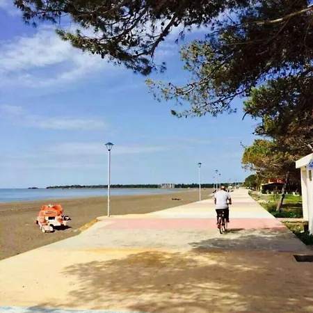 Ξενοδοχείο με διαμερίσματα Rozafa Velipoje